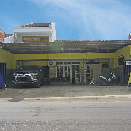 OYO 91411 Putih Mulia Homestay Syariah Lumajang Bagian luar foto