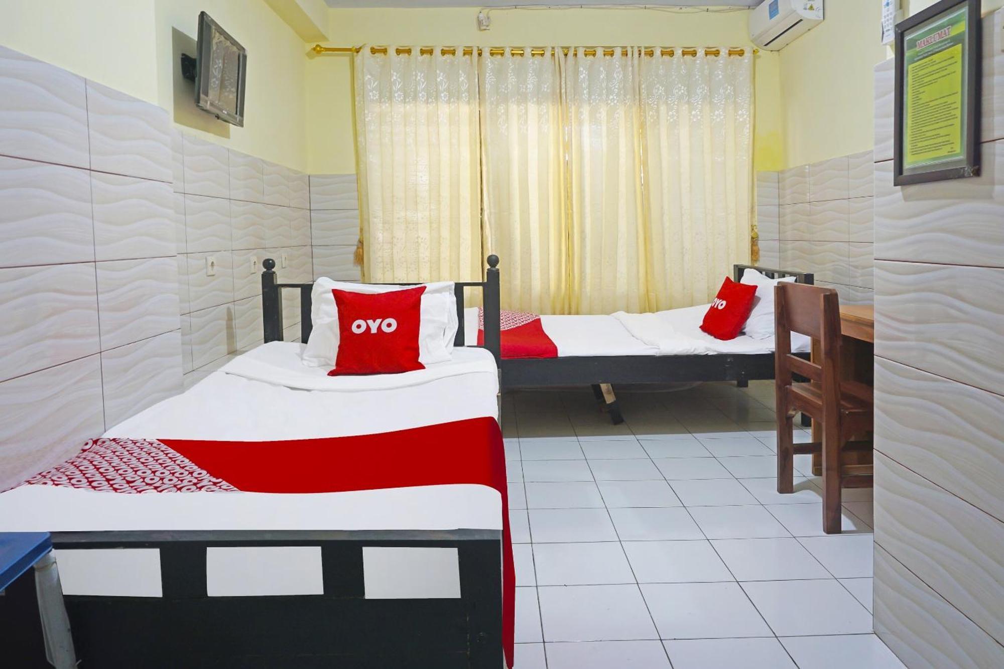 OYO 91411 Putih Mulia Homestay Syariah Lumajang Bagian luar foto