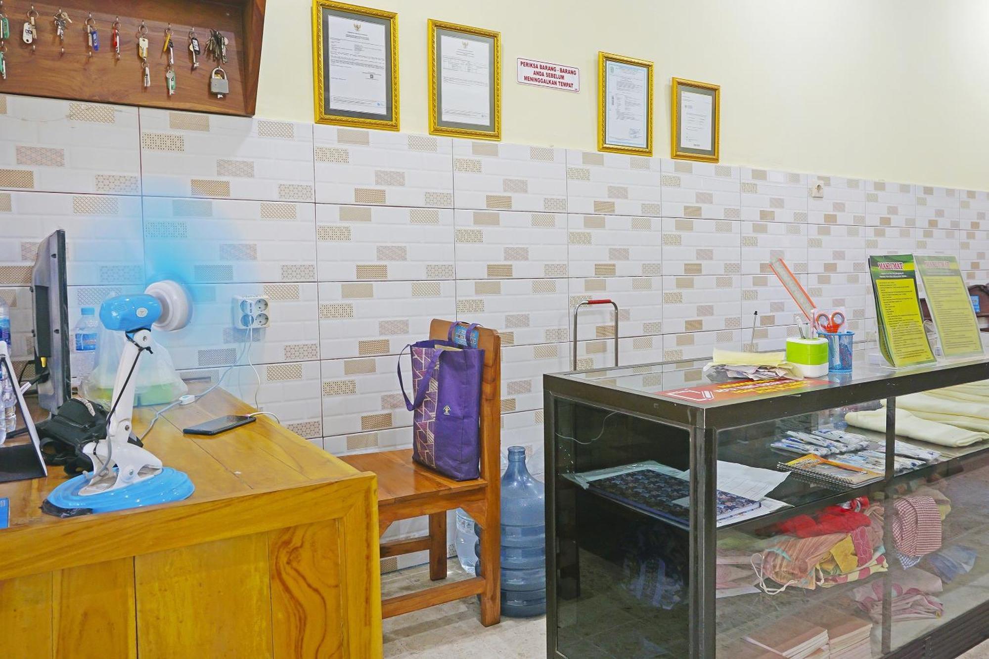OYO 91411 Putih Mulia Homestay Syariah Lumajang Bagian luar foto