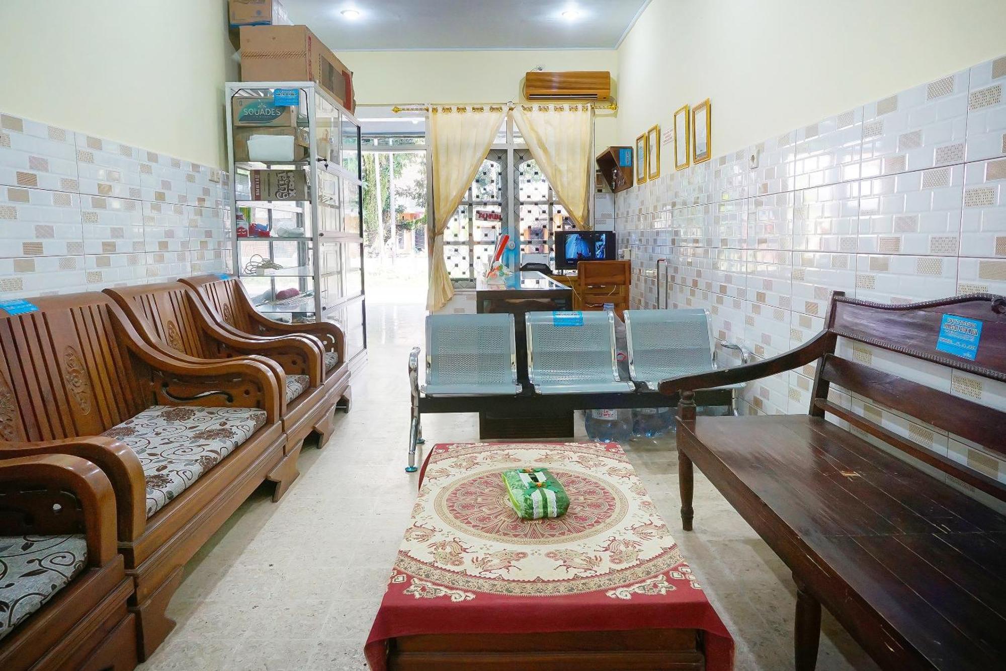 OYO 91411 Putih Mulia Homestay Syariah Lumajang Bagian luar foto