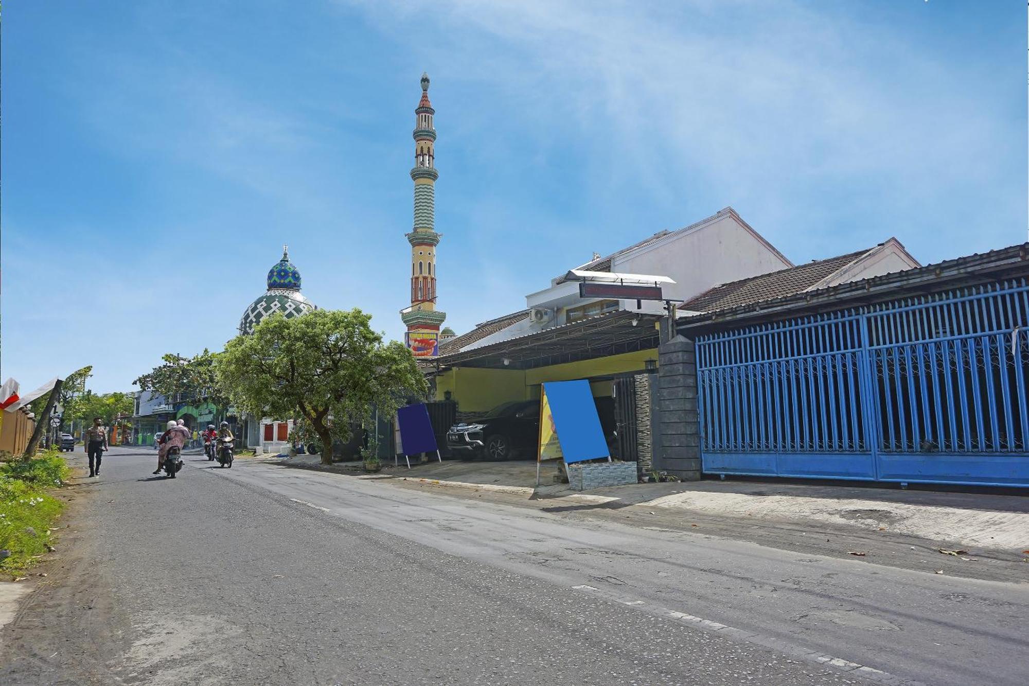 OYO 91411 Putih Mulia Homestay Syariah Lumajang Bagian luar foto