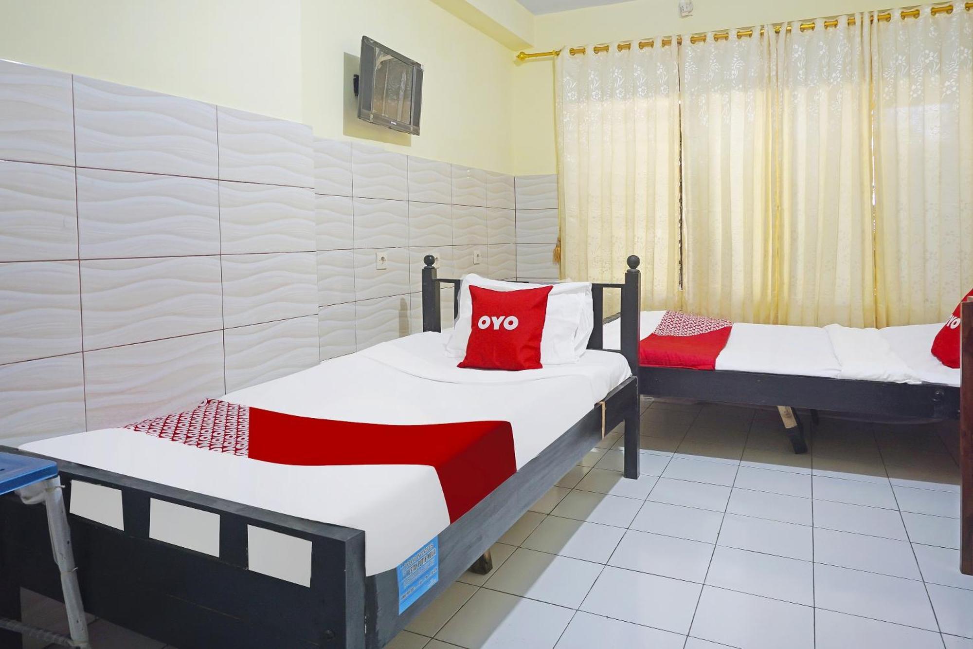 OYO 91411 Putih Mulia Homestay Syariah Lumajang Bagian luar foto