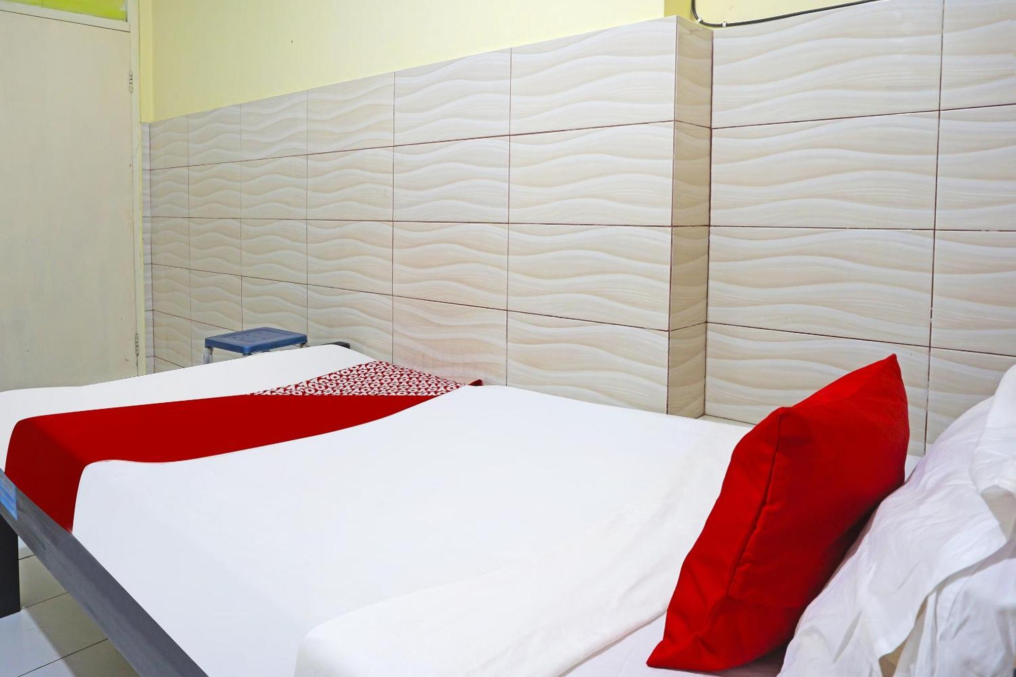 OYO 91411 Putih Mulia Homestay Syariah Lumajang Bagian luar foto